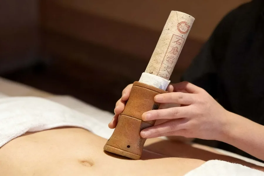 Bian Stone Energy Cup_1 Bian Stone contains more than 30 trace elements and minerals beneficial to the human body. When used with our traditional Chinese herbal moxa sticks, it can release natural far-infrared rays with a wavelength range of 7–20 μm, effectively warming and unblocking meridians, harmonizing qi and blood, dispelling cold and relieving pain, strengthening healthy qi and consolidating yang, activating the body’s immune function, and enhancing antiviral ability.