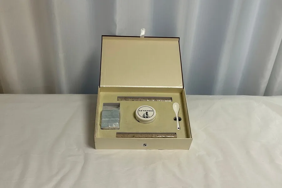 Medicine-separated Moxibustion_2 the convenient kit includes all essentials for a complete moxibustion experience